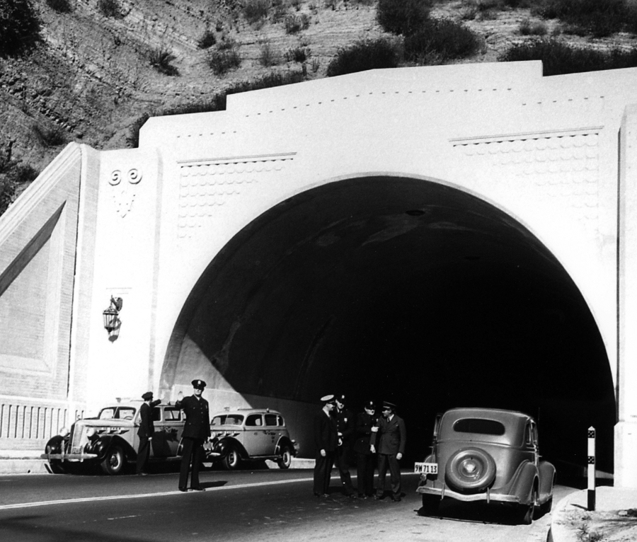replace Sepulveda Tunnel 1940.jpg